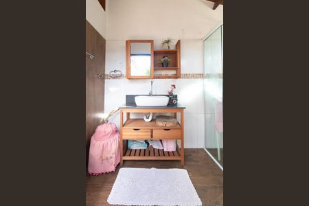 Casa à venda com 180m², 3 quartos e 3 vagasBanheiro externo