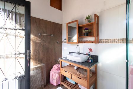 Casa à venda com 180m², 3 quartos e 3 vagasBanheiro externo