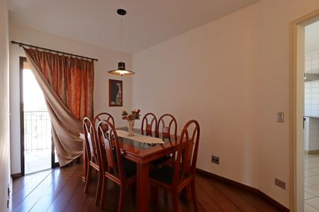 Apartamento à venda com 136m², 2 quartos e 3 vagasSala