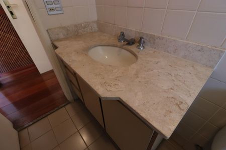 Apartamento à venda com 136m², 2 quartos e 3 vagasBanheiro da Suíte