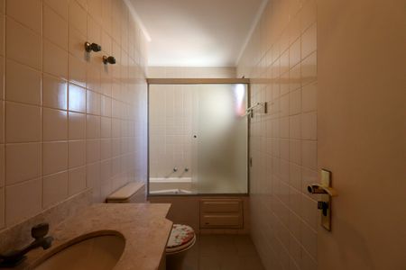 Apartamento à venda com 136m², 2 quartos e 3 vagasBanheiro da Suíte