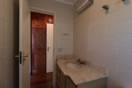 Apartamento à venda com 136m², 2 quartos e 3 vagasBanheiro da Suíte