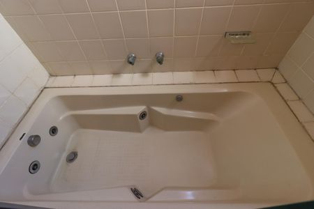 Apartamento à venda com 136m², 2 quartos e 3 vagasBanheiro da Suíte 