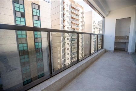 Apartamento à venda com 131m², 4 quartos e 4 vagasVaranda e Lavabo 