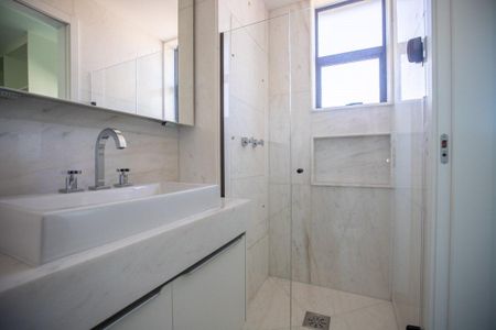 Apartamento à venda com 131m², 4 quartos e 3 vagasBanheiro da Suíte 2