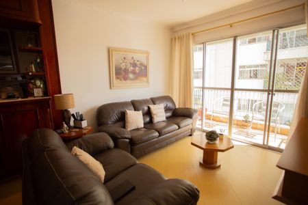 Apartamento à venda com 71m², 2 quartos e 1 vagaSala