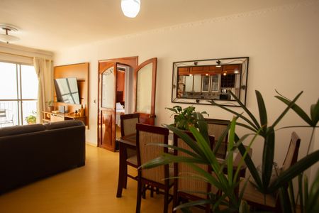 Apartamento à venda com 71m², 2 quartos e 1 vagaSala