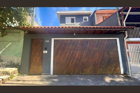 Casa para alugar com 140m², 3 quartos e 4 vagasFachada