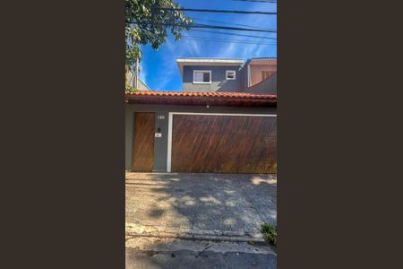 Casa para alugar com 140m², 3 quartos e 4 vagasFachada