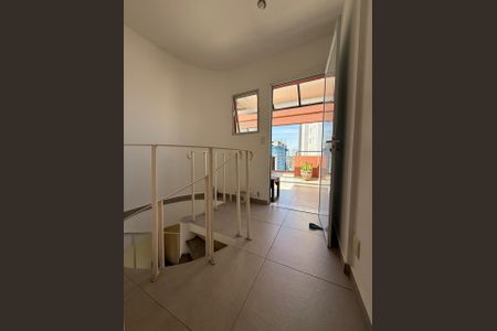 Apartamento à venda com 100m², 2 quartos e 1 vagaFoto 01