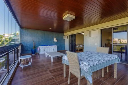 Apartamento à venda com 140m², 4 quartos e 2 vagasVaranda