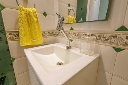 Apartamento à venda com 140m², 4 quartos e 2 vagasBanheiro social