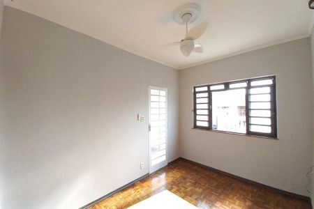 Casa para alugar com 119m², 2 quartos e 2 vagasSala