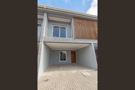 Casa de condomínio para alugar com 114m², 3 quartos e 2 vagas Casa de condomínio para alugar com 114m², 3 quartos e 2 vagasFachada