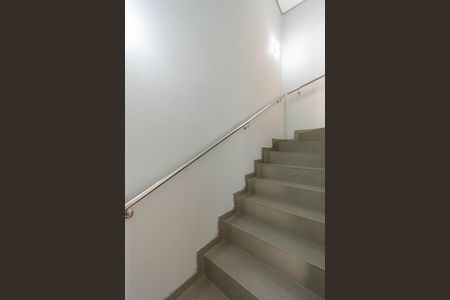 Casa de condomínio para alugar com 114m², 3 quartos e 2 vagas Casa de condomínio para alugar com 114m², 3 quartos e 2 vagasEscadas para os Quartos