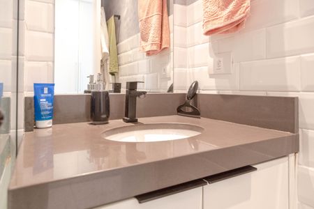 Apartamento para alugar com 58m², 2 quartos e 1 vaga Apartamento para alugar com 58m², 2 quartos e 1 vagaBanheiro / Suíte