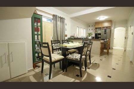 Casa à venda com 274m², 3 quartos e 5 vagas Casa à venda com 274m², 3 quartos e 5 vagasCozinha