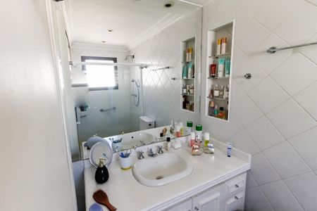 Apartamento à venda com 212m², 3 quartos e sem vagaBanheiro da Suíte