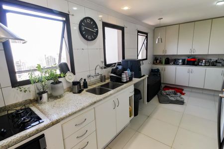 Apartamento à venda com 212m², 3 quartos e sem vagaCozinha 
