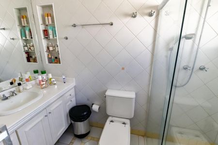 Apartamento à venda com 212m², 3 quartos e sem vagaBanheiro da Suíte