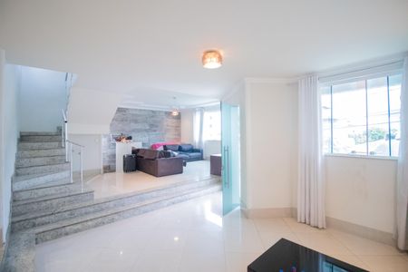 Casa à venda com 343m², 4 quartos e 3 vagasSala de Estar