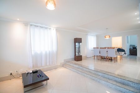 Casa à venda com 343m², 4 quartos e 3 vagasSala de Estar