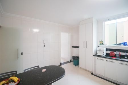 Casa à venda com 343m², 4 quartos e 3 vagasCozinha