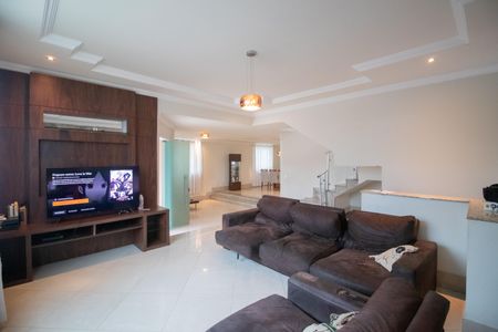 Casa à venda com 343m², 4 quartos e 3 vagasSala de TV