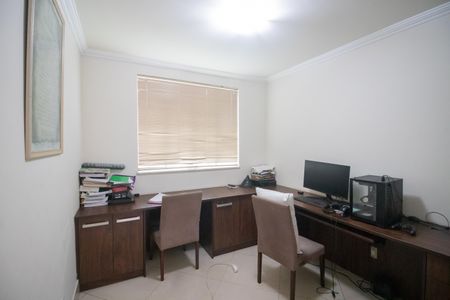 Casa à venda com 343m², 4 quartos e 3 vagasEscritório