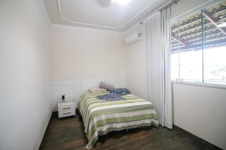 Casa à venda com 343m², 4 quartos e 3 vagasQuarto 2