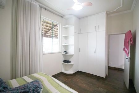 Casa à venda com 343m², 4 quartos e 3 vagasQuarto 2