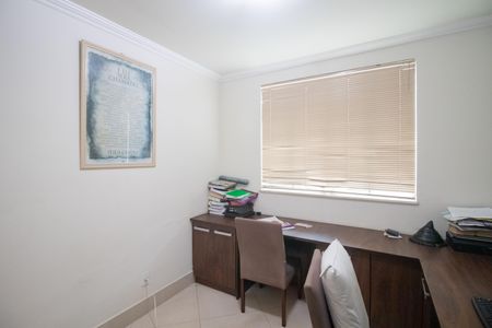 Casa à venda com 343m², 4 quartos e 3 vagasEscritório