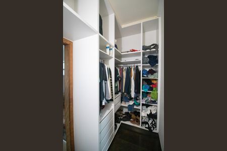 Casa à venda com 343m², 4 quartos e 3 vagasCloset da suíte