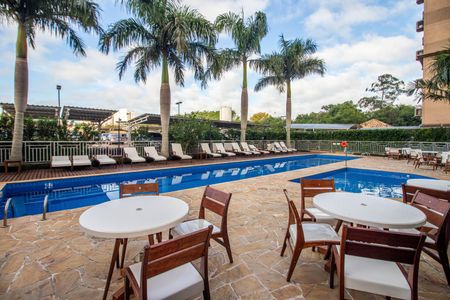 Apartamento à venda com 85m², 3 quartos e 2 vagas Apartamento à venda com 85m², 3 quartos e 2 vagasÁrea comum - Piscina