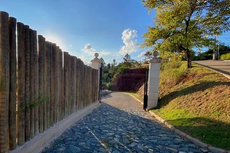 Casa de condomínio à venda com 500m², 3 quartos e 4 vagasEntrada