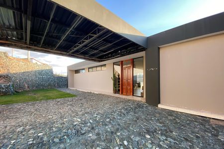 Casa de condomínio à venda com 500m², 3 quartos e 4 vagasFachada