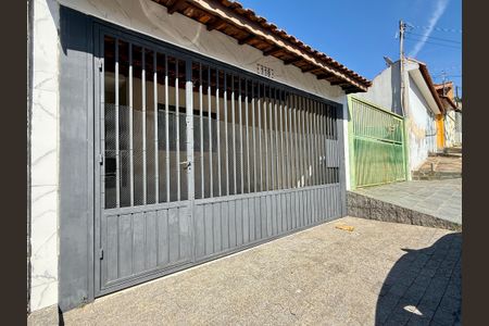 Casa à venda com 140m², 3 quartos e 2 vagas Casa à venda com 140m², 3 quartos e 2 vagasFachada