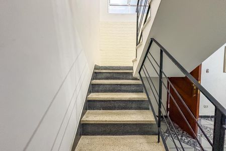 Casa à venda com 145m², 3 quartos e 2 vagasEscada