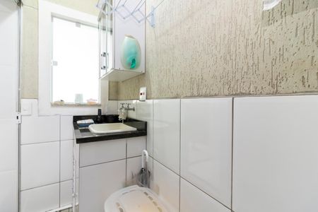 Casa de condomínio à venda com 80m², 2 quartos e 1 vagaÁrea de Serviço