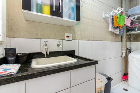 Casa de condomínio à venda com 80m², 2 quartos e 1 vagaÁrea de Serviço