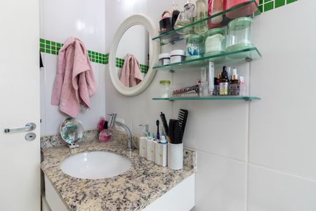 Casa de condomínio à venda com 80m², 2 quartos e 1 vagaBanheiro da Suíte 1