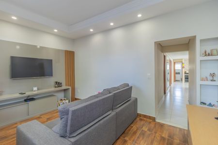 Casa à venda com 277m², 3 quartos e 3 vagas Casa à venda com 277m², 3 quartos e 3 vagasSala