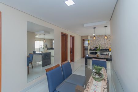 Casa à venda com 277m², 3 quartos e 3 vagas Casa à venda com 277m², 3 quartos e 3 vagasCopa