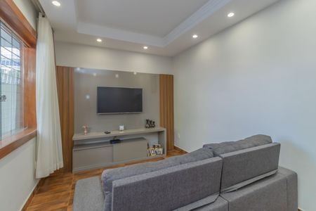 Casa à venda com 277m², 3 quartos e 3 vagas Casa à venda com 277m², 3 quartos e 3 vagasSala