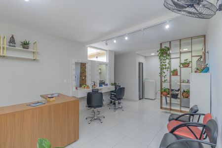 Casa à venda com 277m², 3 quartos e 3 vagas Casa à venda com 277m², 3 quartos e 3 vagasÁrea comum - Salão de beleza