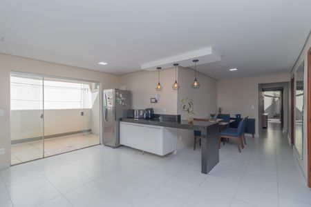 Casa à venda com 277m², 3 quartos e 3 vagas Casa à venda com 277m², 3 quartos e 3 vagasCozinha