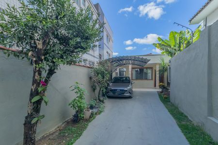 Casa à venda com 277m², 3 quartos e 3 vagas Casa à venda com 277m², 3 quartos e 3 vagasÁrea comum