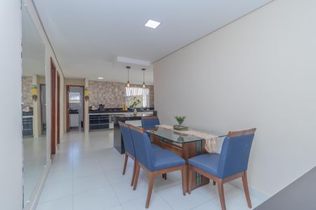 Casa à venda com 277m², 3 quartos e 3 vagas Casa à venda com 277m², 3 quartos e 3 vagasCopa