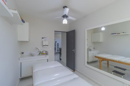 Casa à venda com 277m², 3 quartos e 3 vagas Casa à venda com 277m², 3 quartos e 3 vagasÁrea comum - Salão de beleza