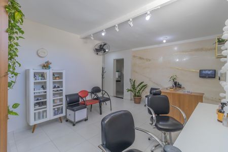 Casa à venda com 277m², 3 quartos e 3 vagas Casa à venda com 277m², 3 quartos e 3 vagasÁrea comum - Salão de beleza